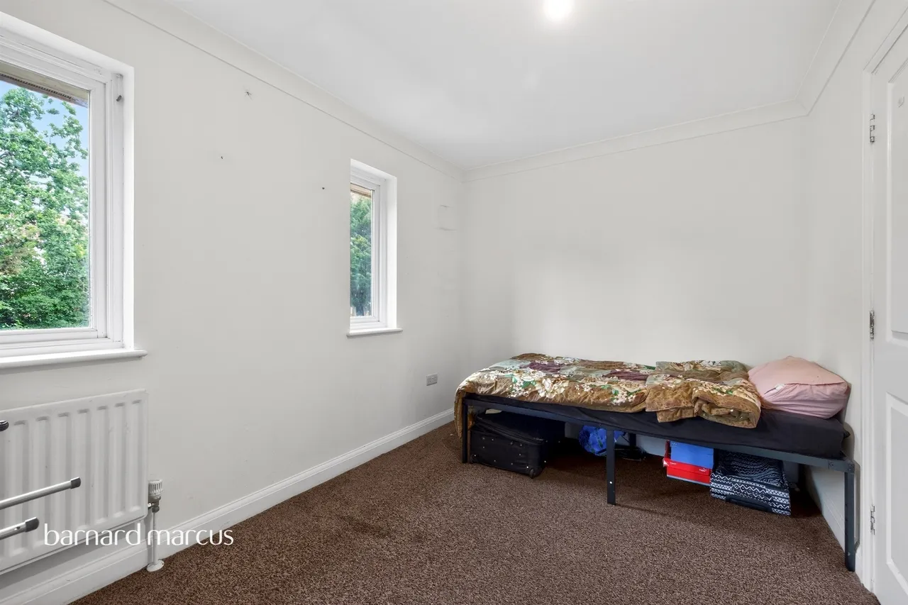 Silver Birch Close, London, photo 12