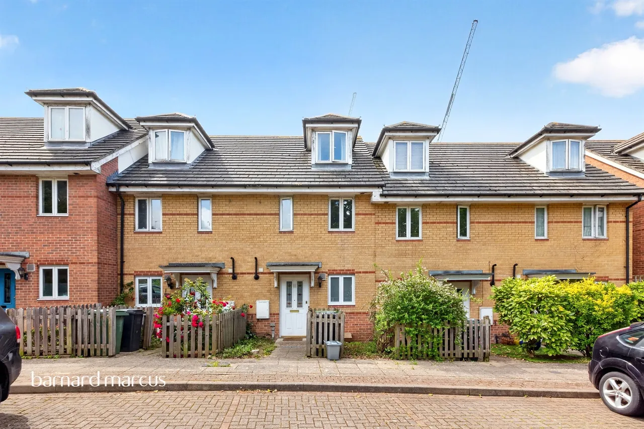 4 bed house for sale — Silver Birch Close, London