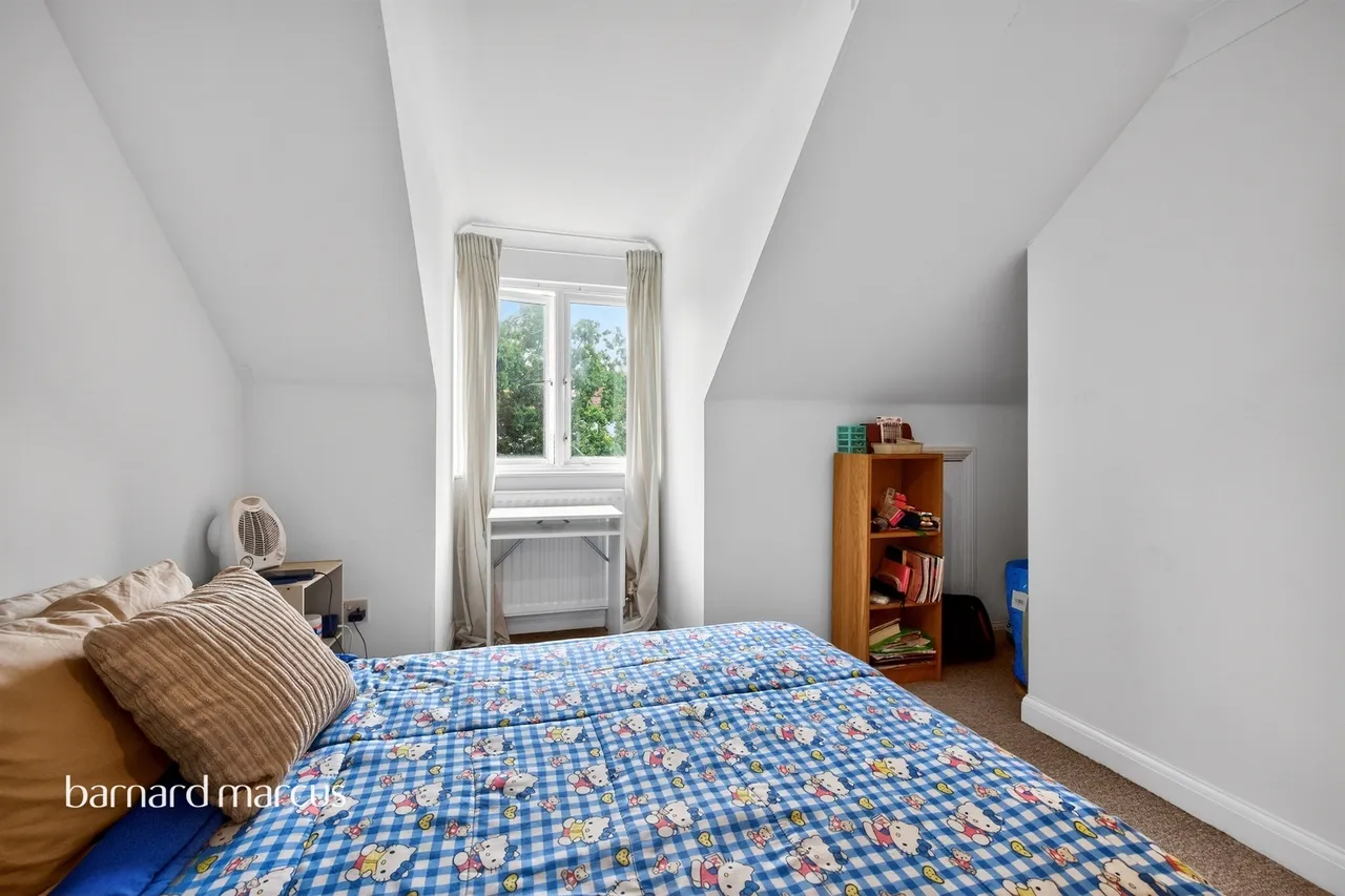 Silver Birch Close, London, photo 5