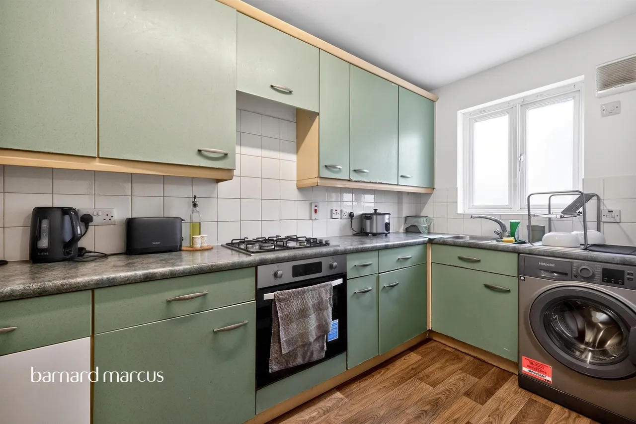 Silver Birch Close, London, photo 4
