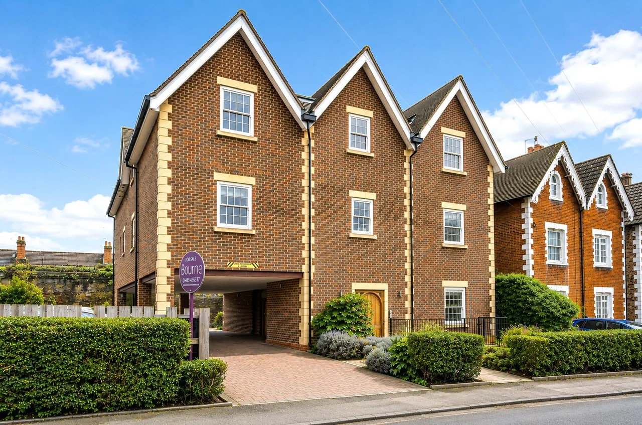 2 bed flat for sale, Nightingale Road, Guildford, GU1