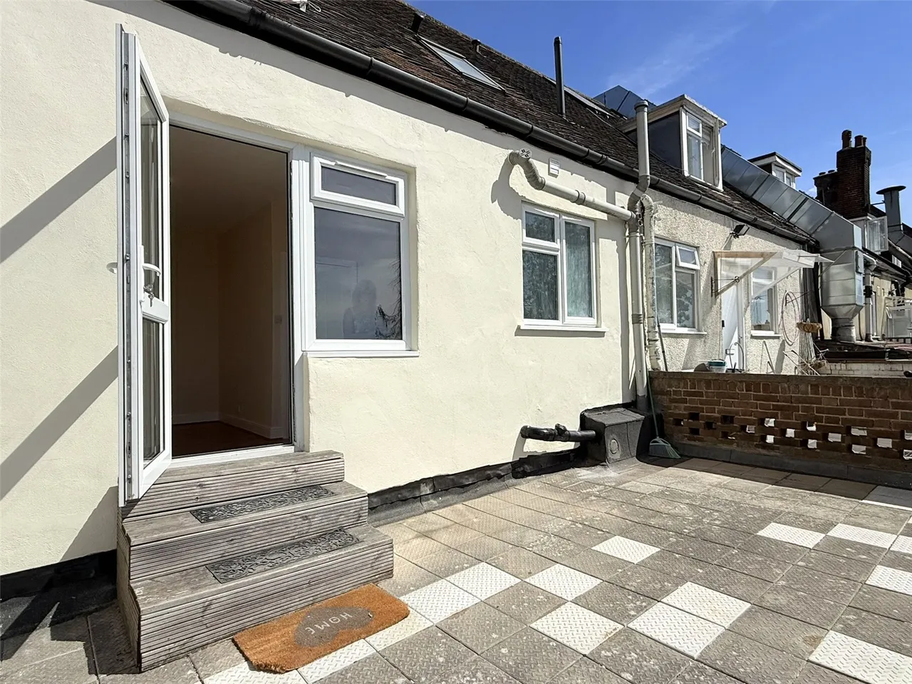 High Road, London, N20 9LN, photo 12