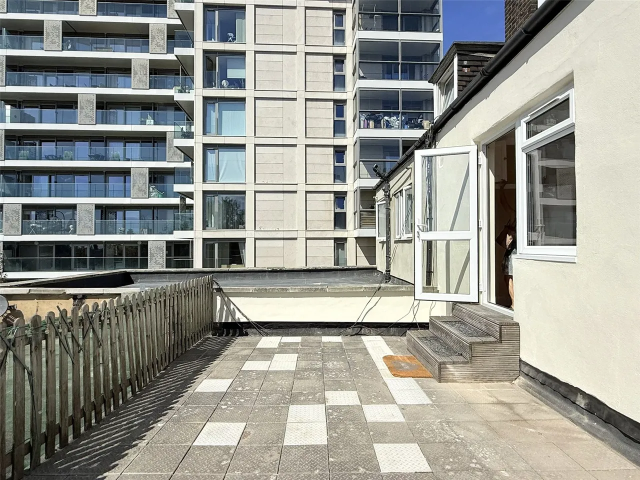 High Road, London, N20 9LN, photo 13
