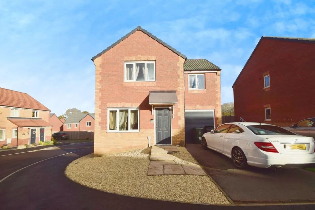3 bed house for sale — Eccleshill, Bradford, West Yorkshire