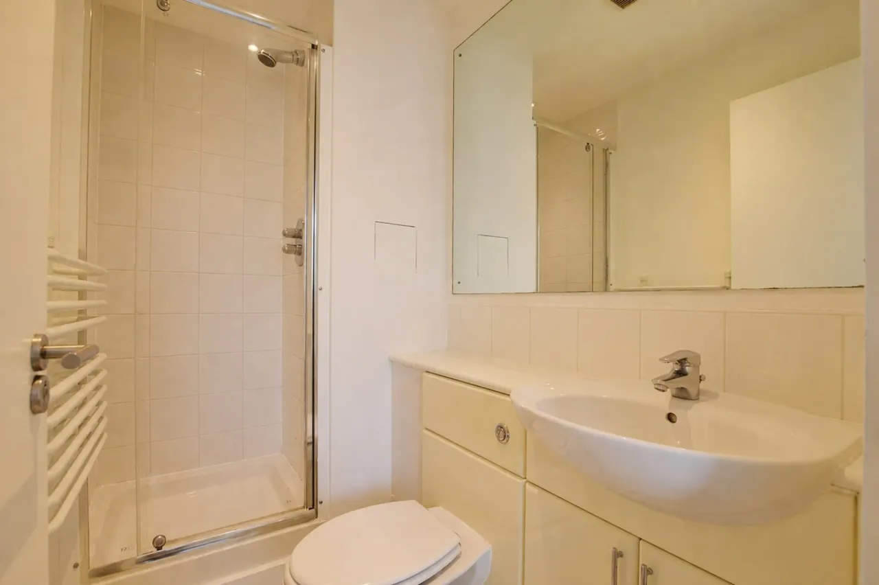 Charles House, Guildford Street, Cher..., photo 8