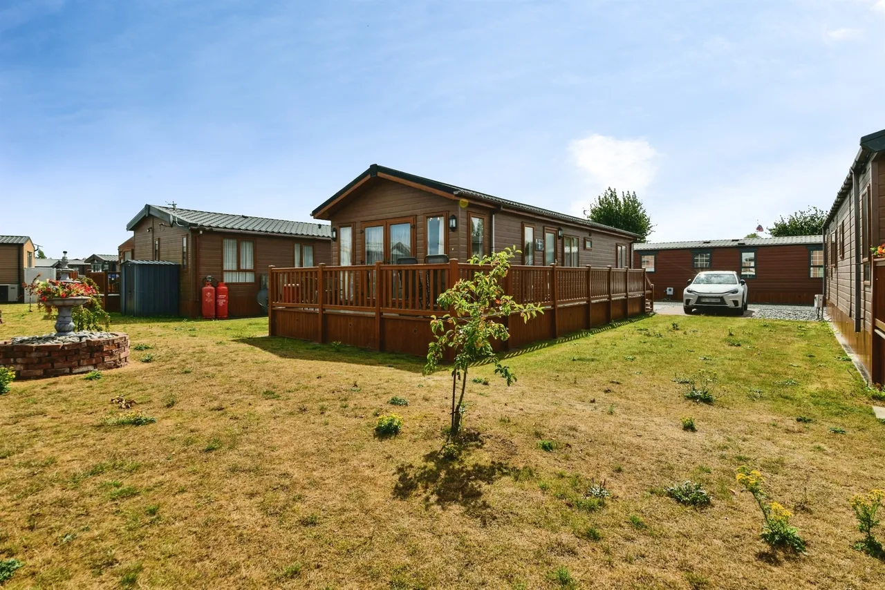 2 bed park home for sale — Orby Road, Burgh Le Marsh, Skegness