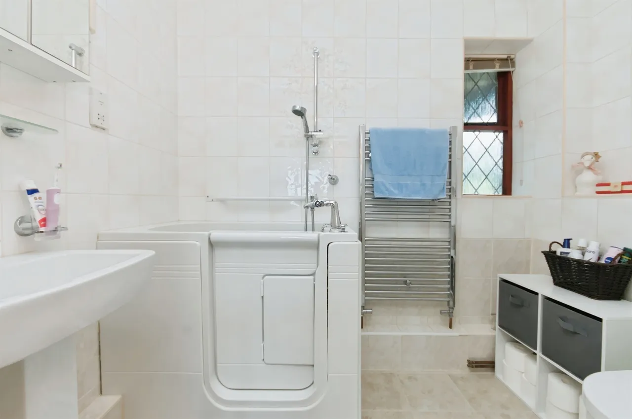 School Place, Bexhill-On-Sea, TN40, photo 13