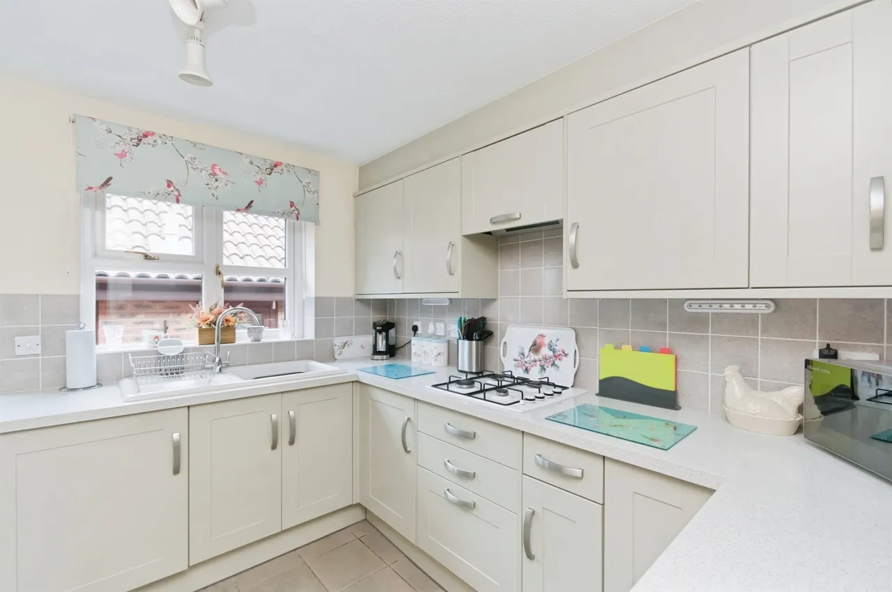 School Place, Bexhill-On-Sea, TN40, photo 2