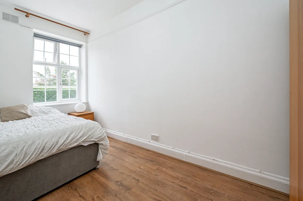 London, NW11, photo 3