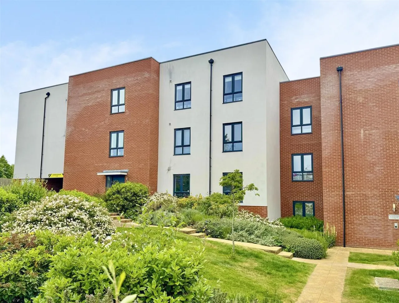 2 bed flat for sale — Brooklands Road, Bexhill-On-Sea, TN39 4FR
