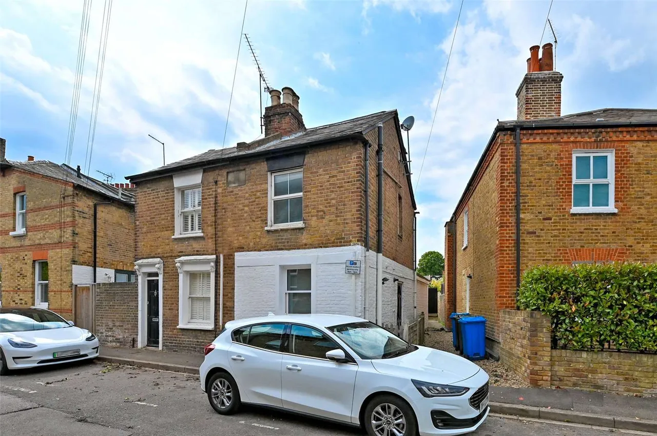 2 bed house to rent — Helena Road, Windsor, Berkshire, SL4 1JN