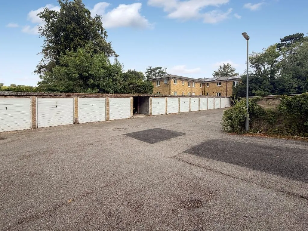 Tupwood Lane, Surrey, photo 12