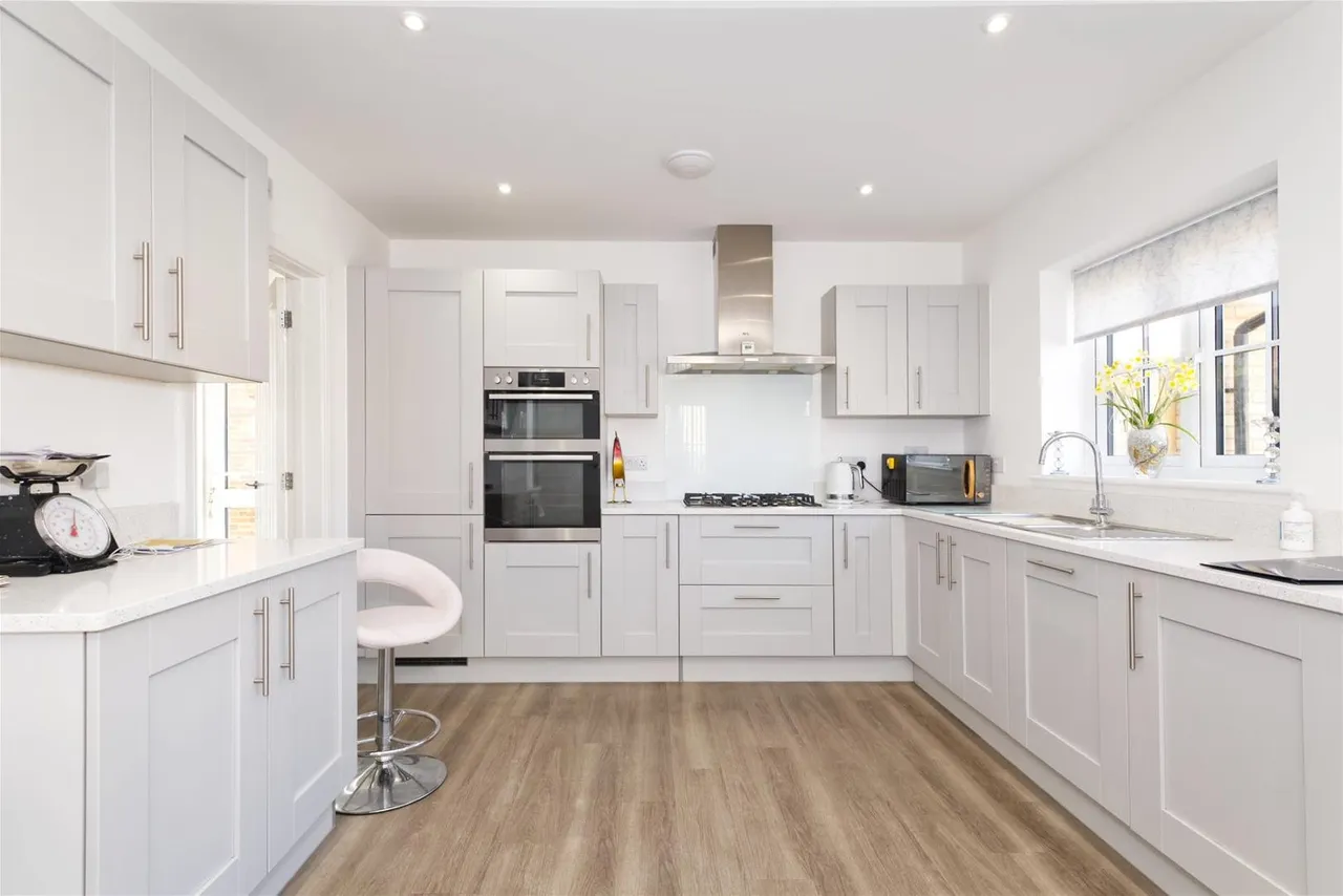 Caffyn Place, Horsham, West Sussex RH12 3XH, photo 12