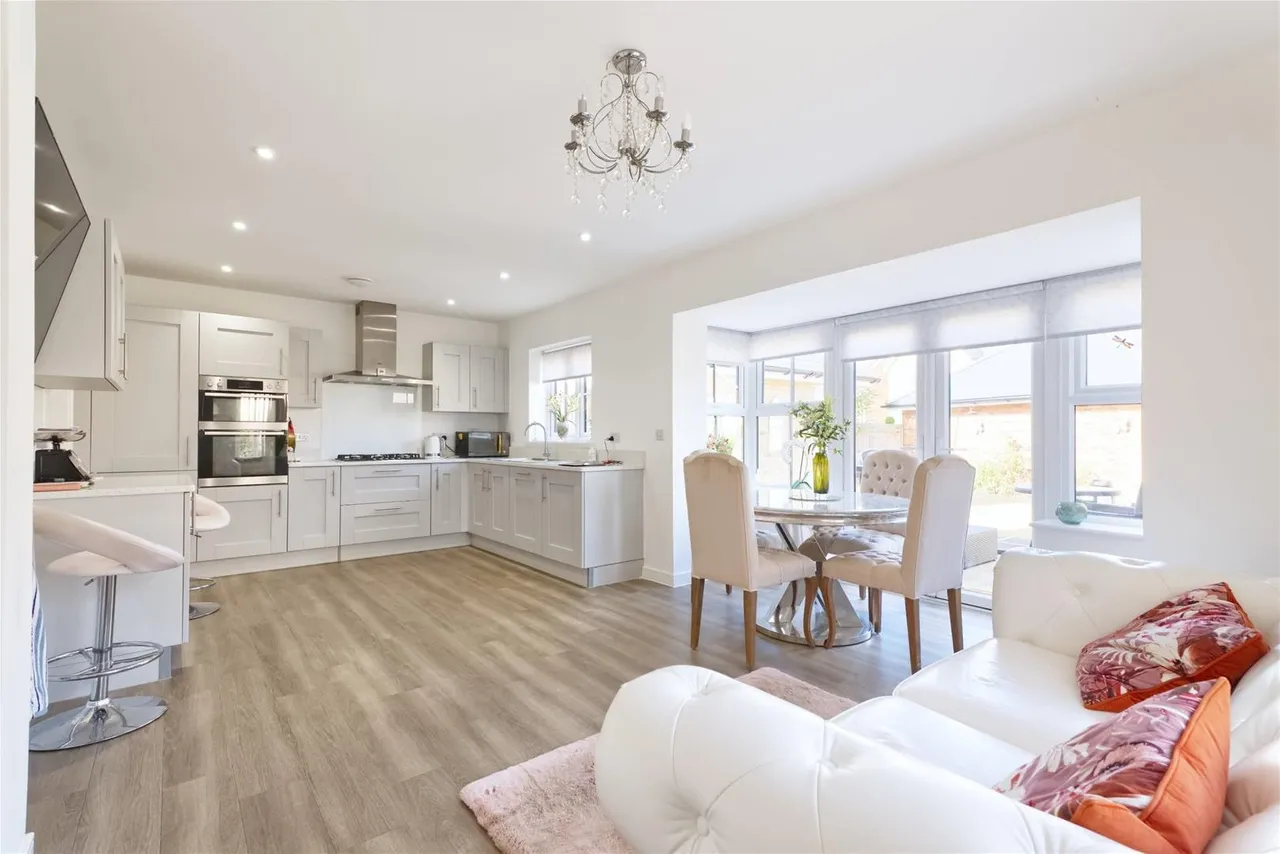 Caffyn Place, Horsham, West Sussex RH12 3XH, photo 11