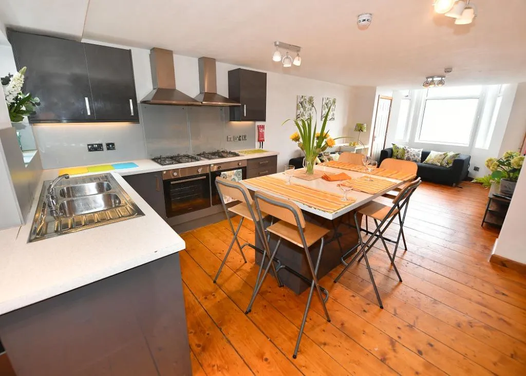 7 bed house to rent, Moseley Road, Fallowfield, M14