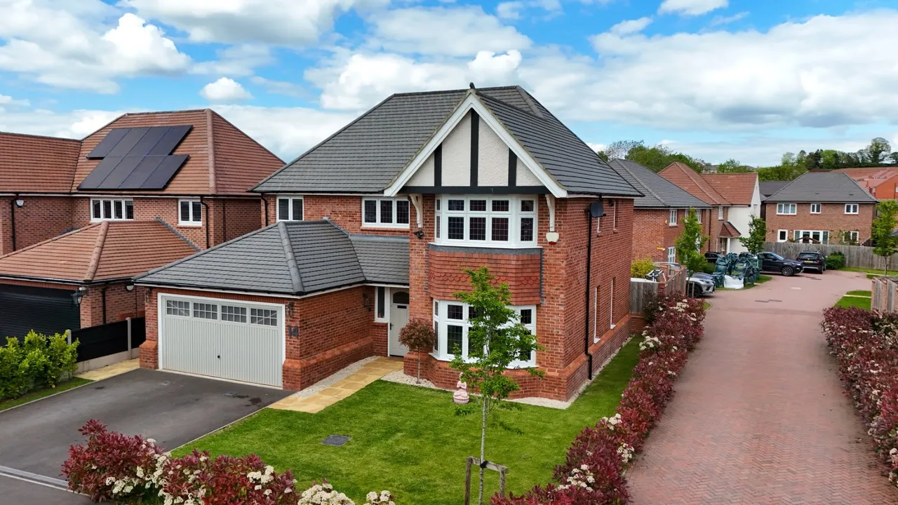 4 bed house for sale — Alfred Nock Drive, Priorslee, Telford TF2 9YA