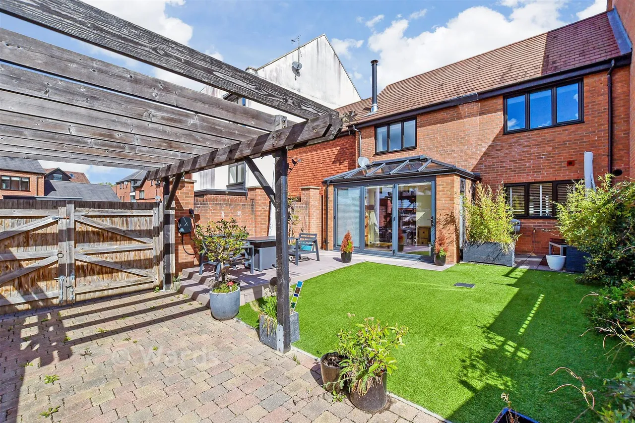 Hawley Drive, Leybourne, ME19, photo 2