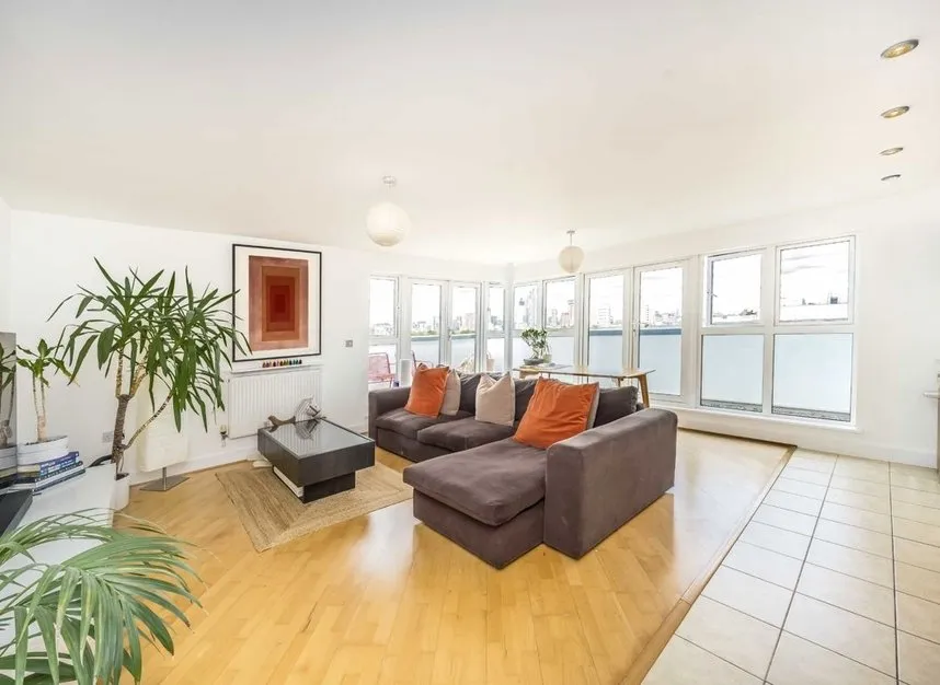 2 bed flat for sale, Clapham Road, Stockwell, SW9
