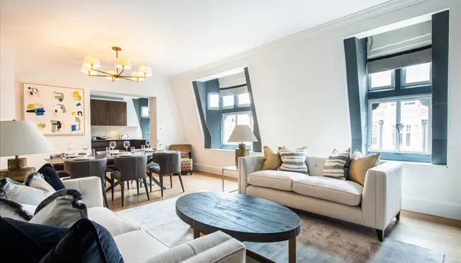 3 bed flat to rent — Three Bedroom Four Bathroom Apartment...