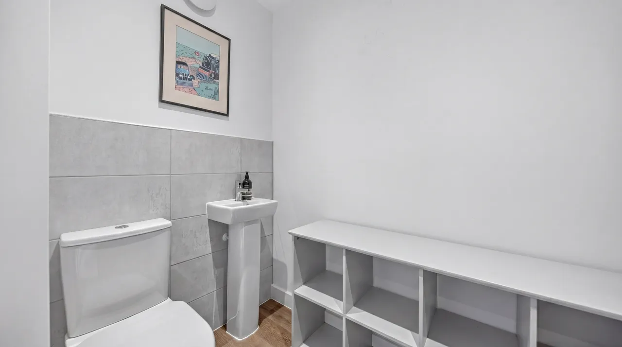 Blackthorn Lane, Leeds, LS16, photo 8