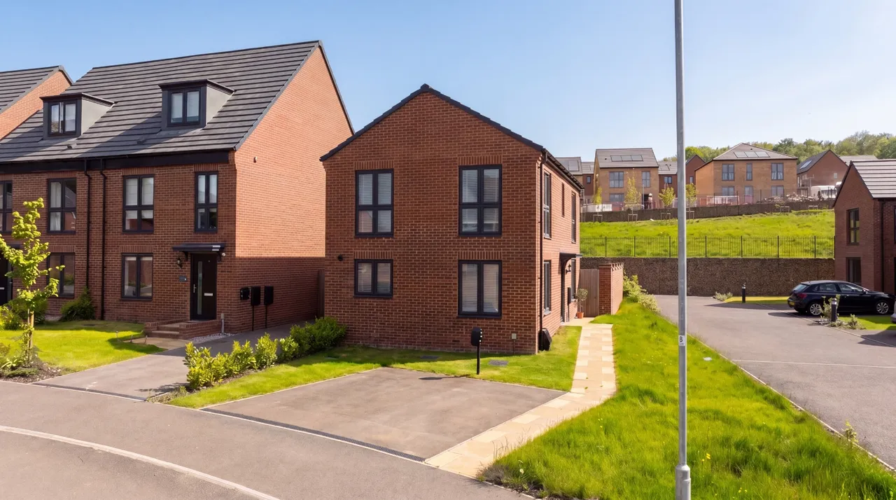 Blackthorn Lane, Leeds, LS16, photo 17