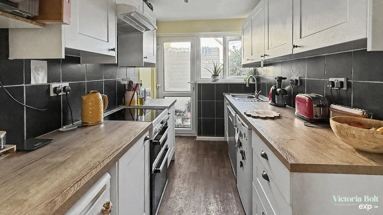 St. Annes Road, Saltash, photo 7