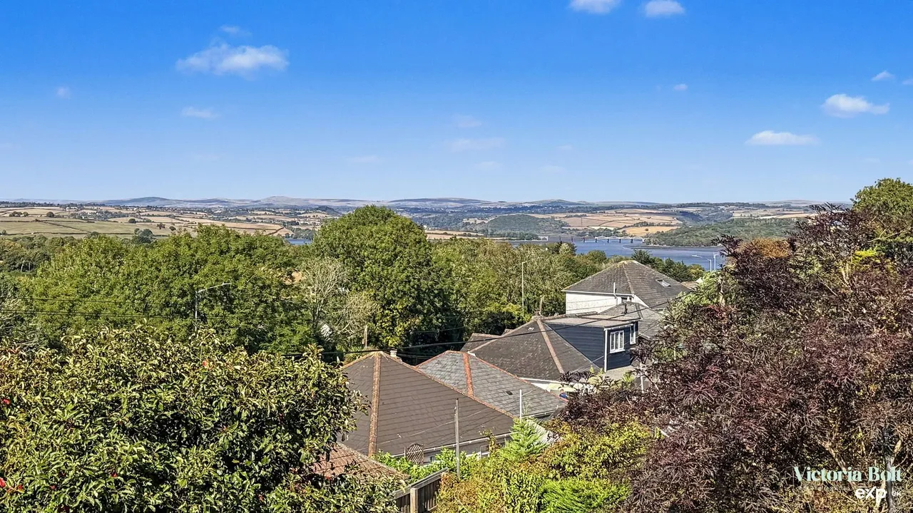 St. Annes Road, Saltash, photo 12