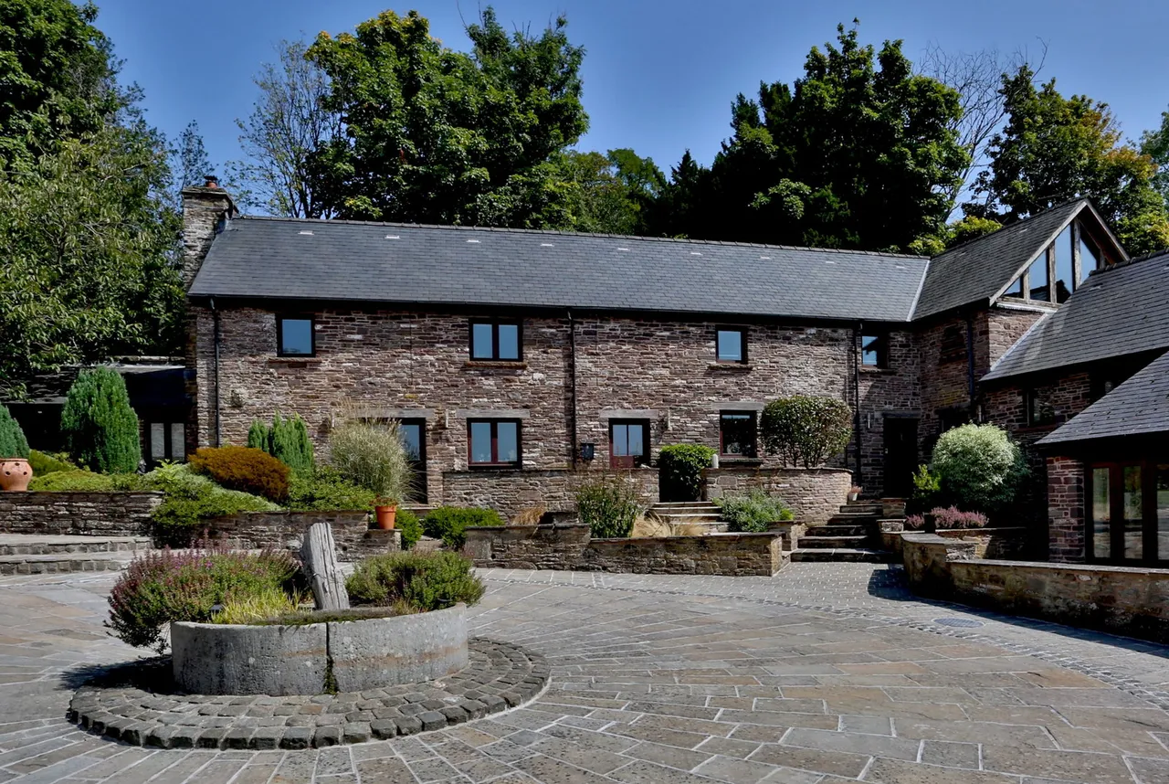 3 bed barn conversion for sale, Pendre Courtyard, Cathedine, LD3