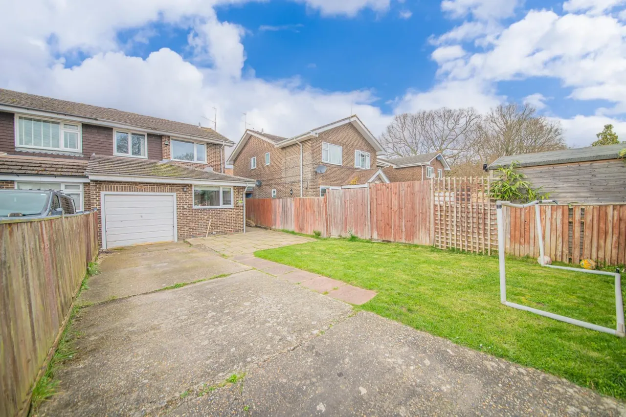 3 bed property for sale — Otter Close, Bishopstoke, Eastleigh, SO50 8NF