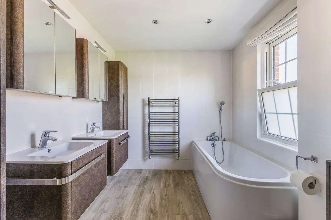 Trafalgar Place, Lymington, Hampshire, SO41 9BN, photo 12