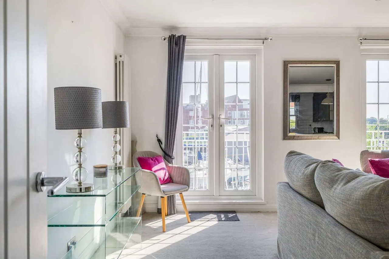 Trafalgar Place, Lymington, Hampshire, SO41 9BN, photo 6