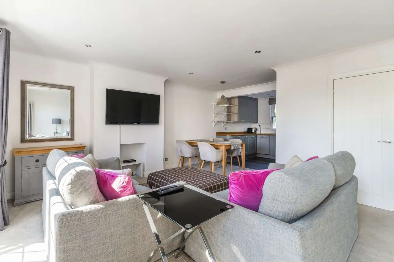 Trafalgar Place, Lymington, Hampshire, SO41 9BN, photo 5