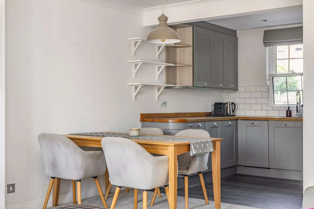 Trafalgar Place, Lymington, Hampshire, SO41 9BN, photo 8