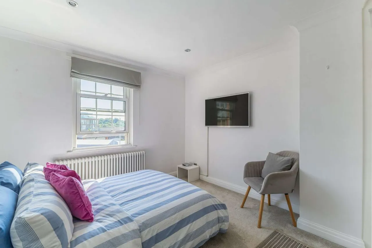 Trafalgar Place, Lymington, Hampshire, SO41 9BN, photo 10