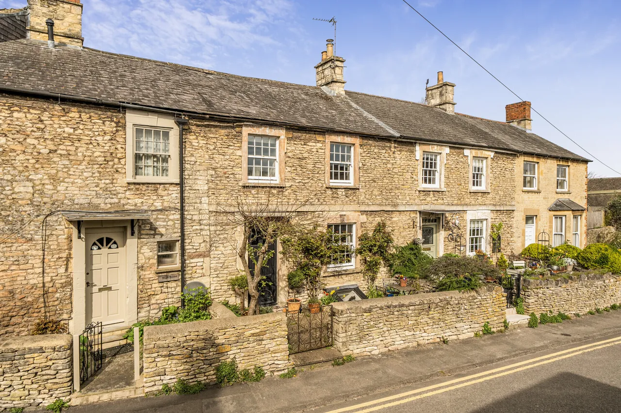 3 bed house for sale — Hay Street, Marshfield, SN14