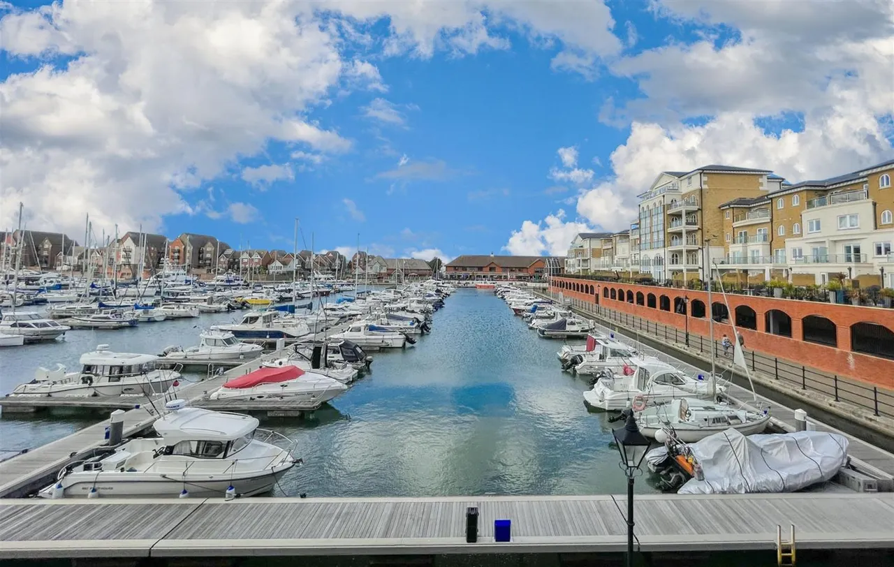 Midway Quay, Eastbourne, BN23 5DB, photo 17