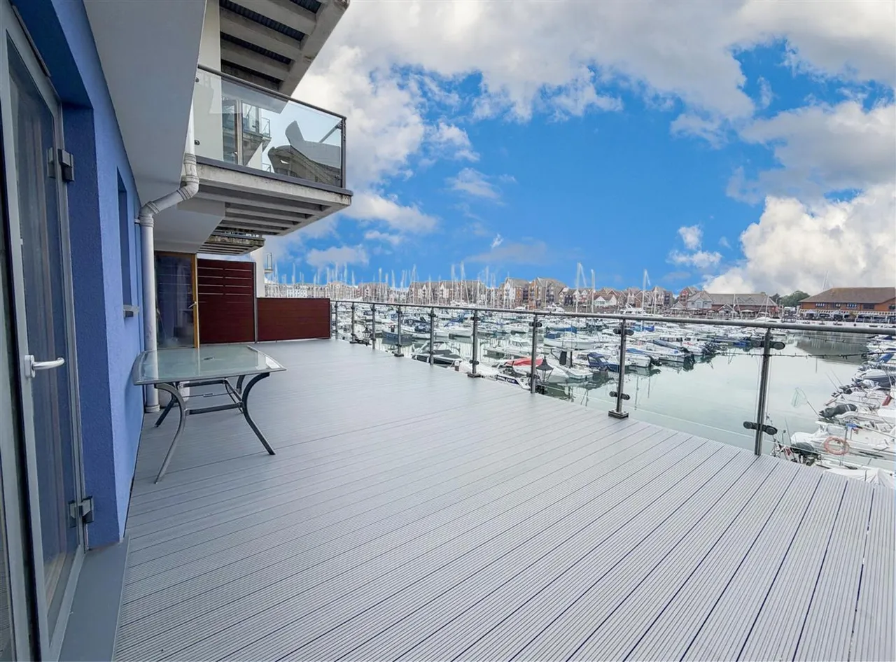 2 bed flat to rent — Midway Quay, Eastbourne, BN23 5DB