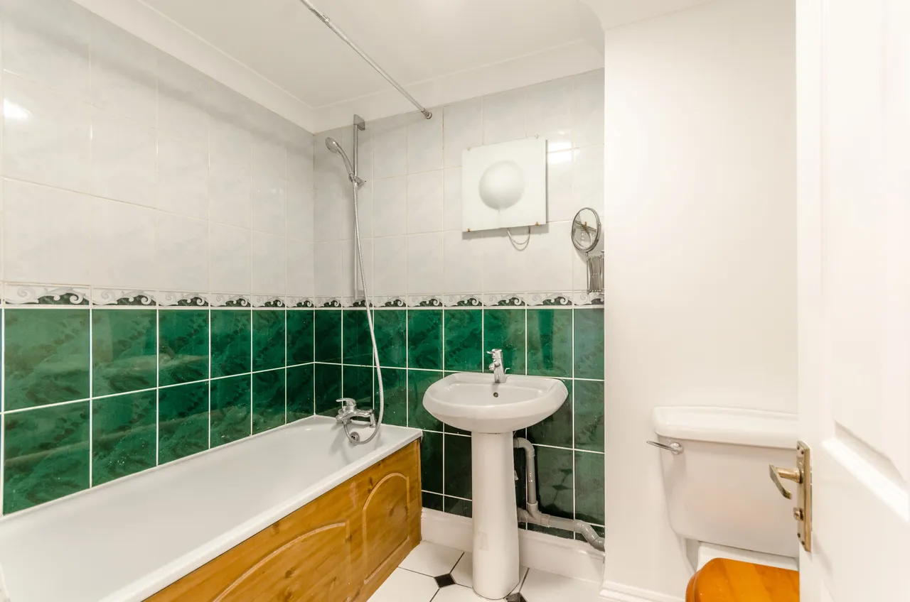 Basement Flat, 125 Grosvenor Avenue, London, photo 2