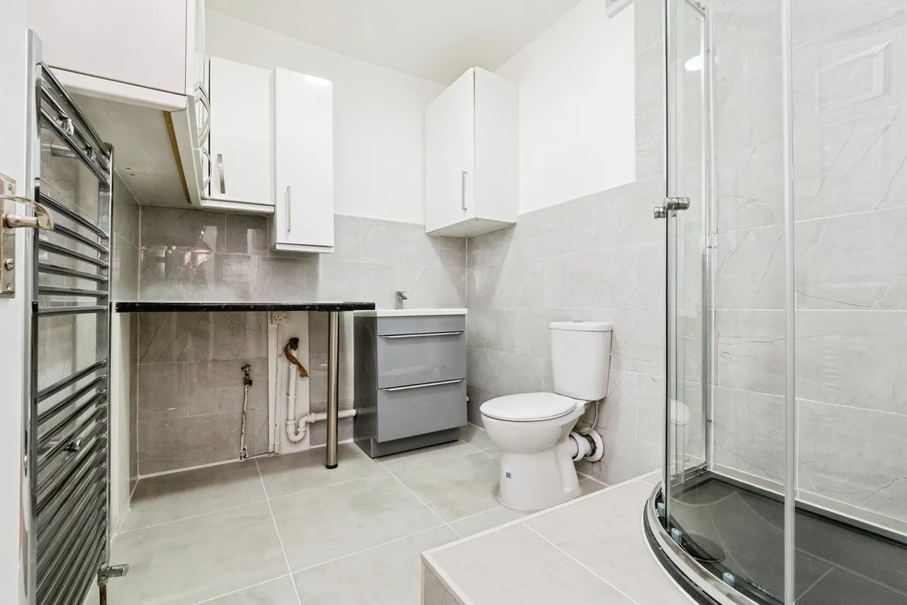 Wainfleet Avenue, Romford, RM5, photo 5