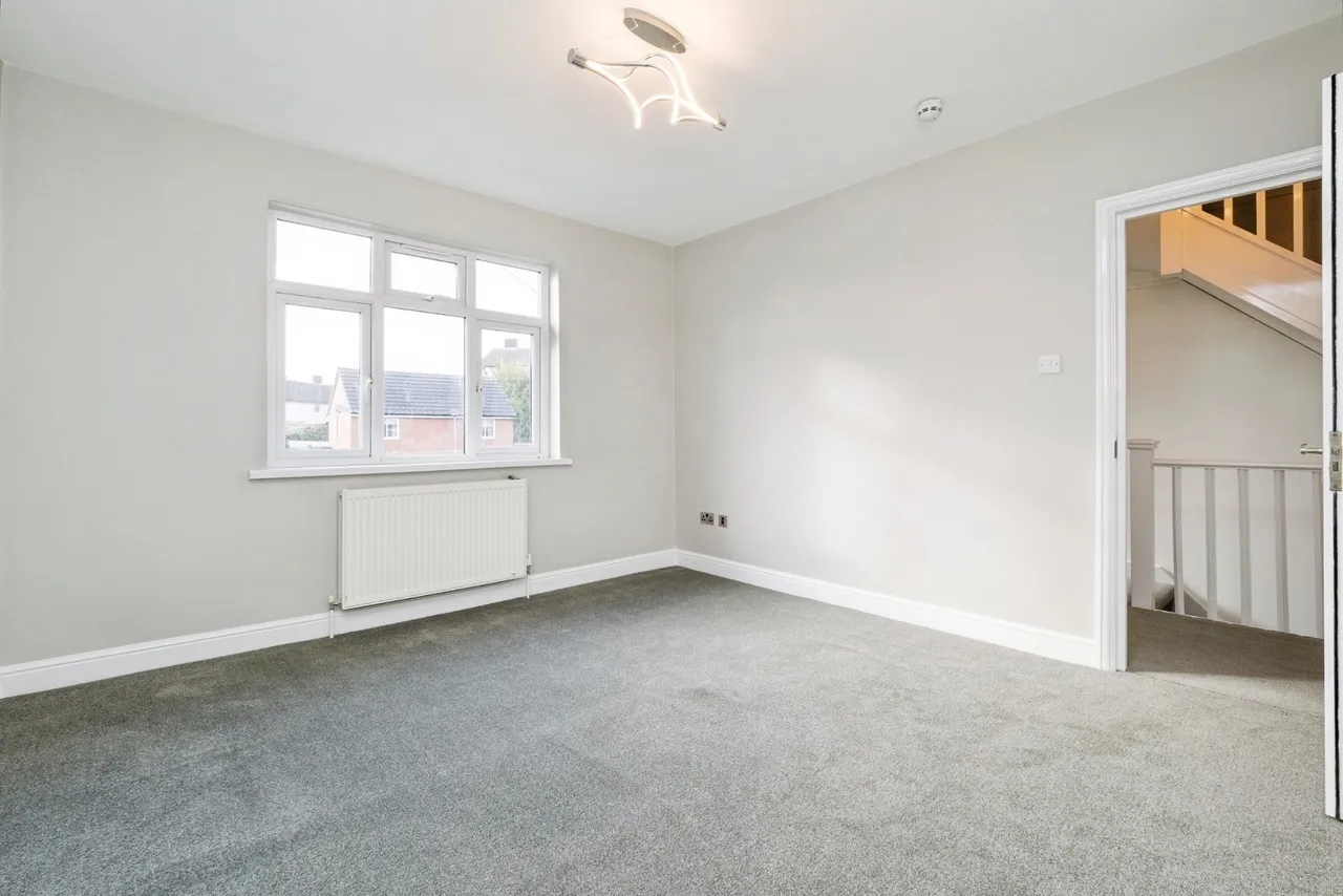 Wainfleet Avenue, Romford, RM5, photo 12