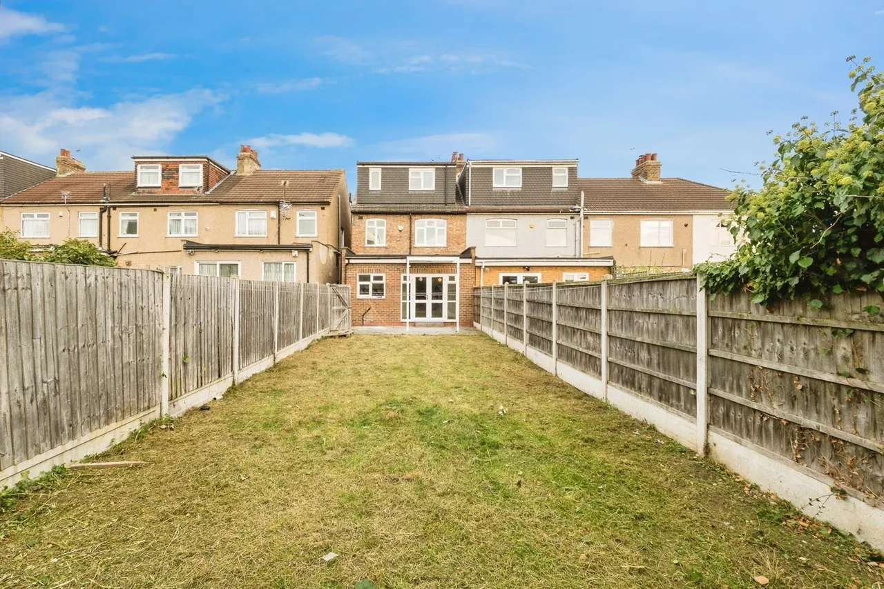Wainfleet Avenue, Romford, RM5, photo 17