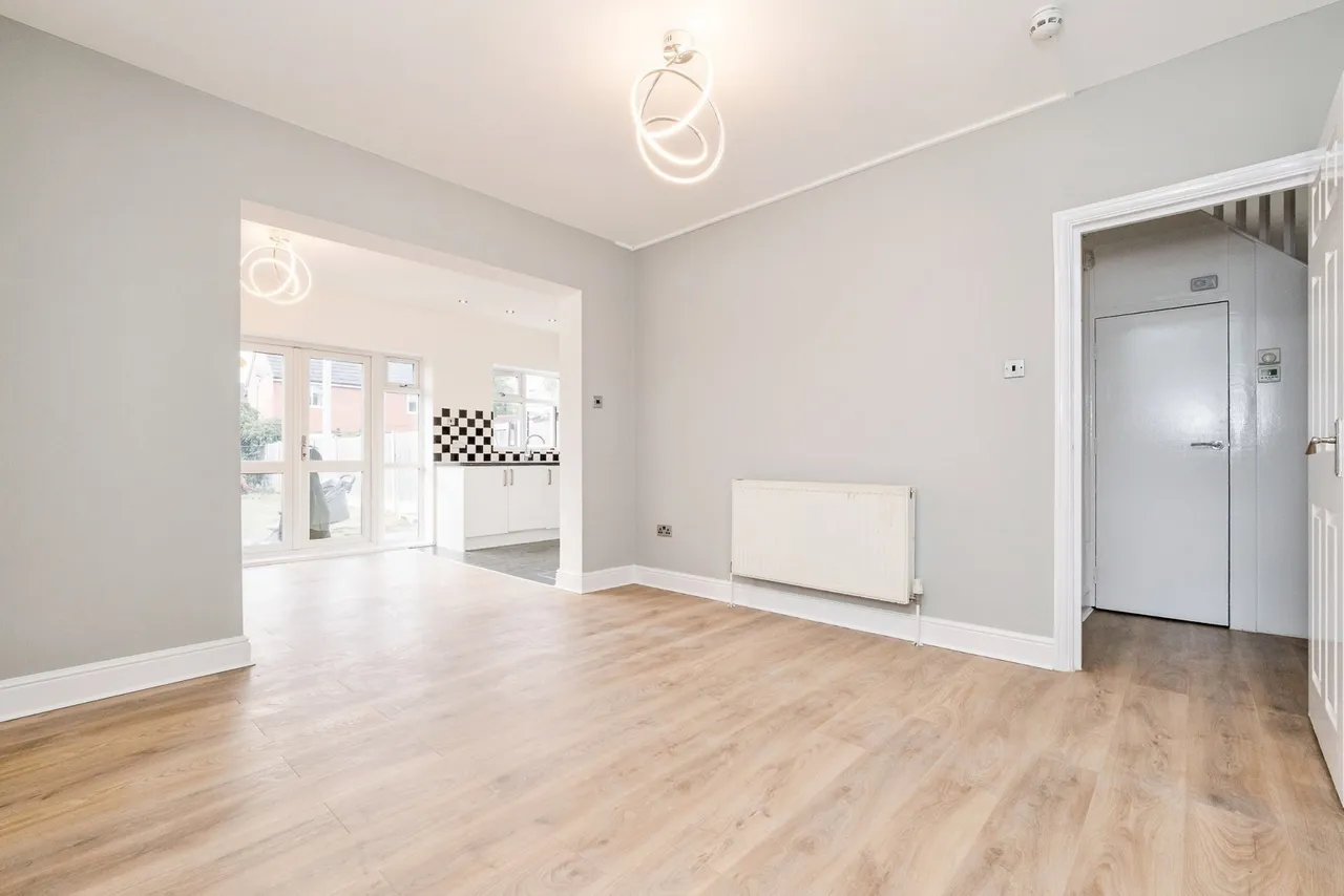 Wainfleet Avenue, Romford, RM5, photo 3