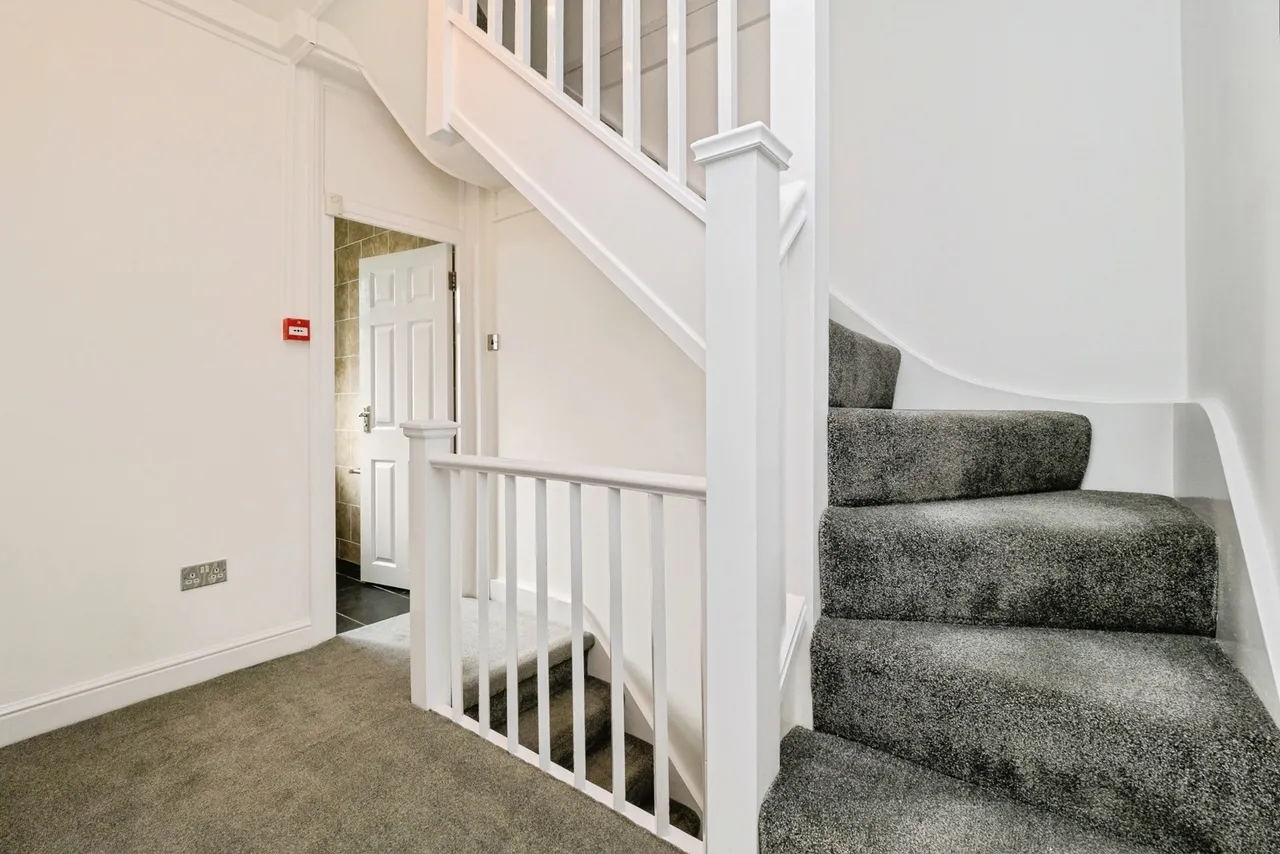 Wainfleet Avenue, Romford, RM5, photo 16