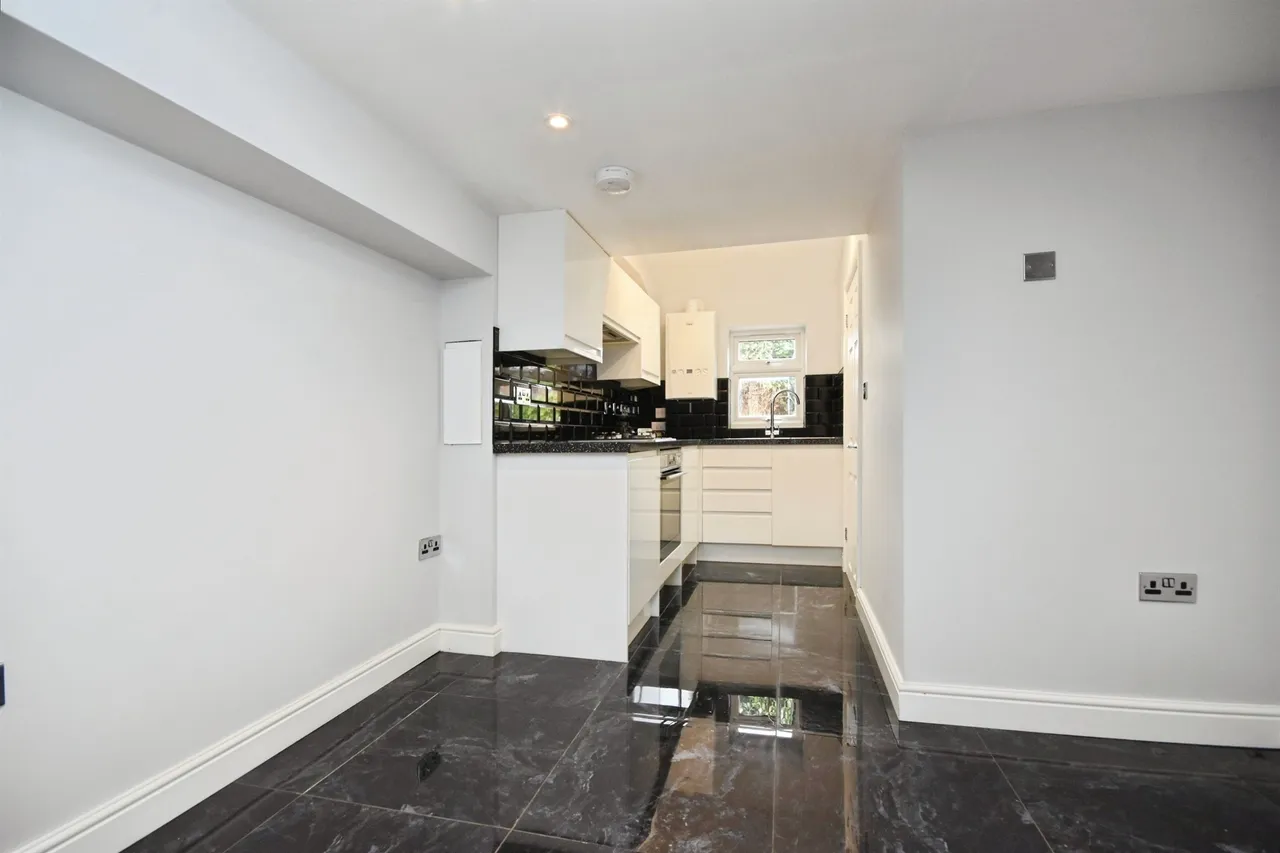 Victoria Road, Warley, Brentwood, photo 3