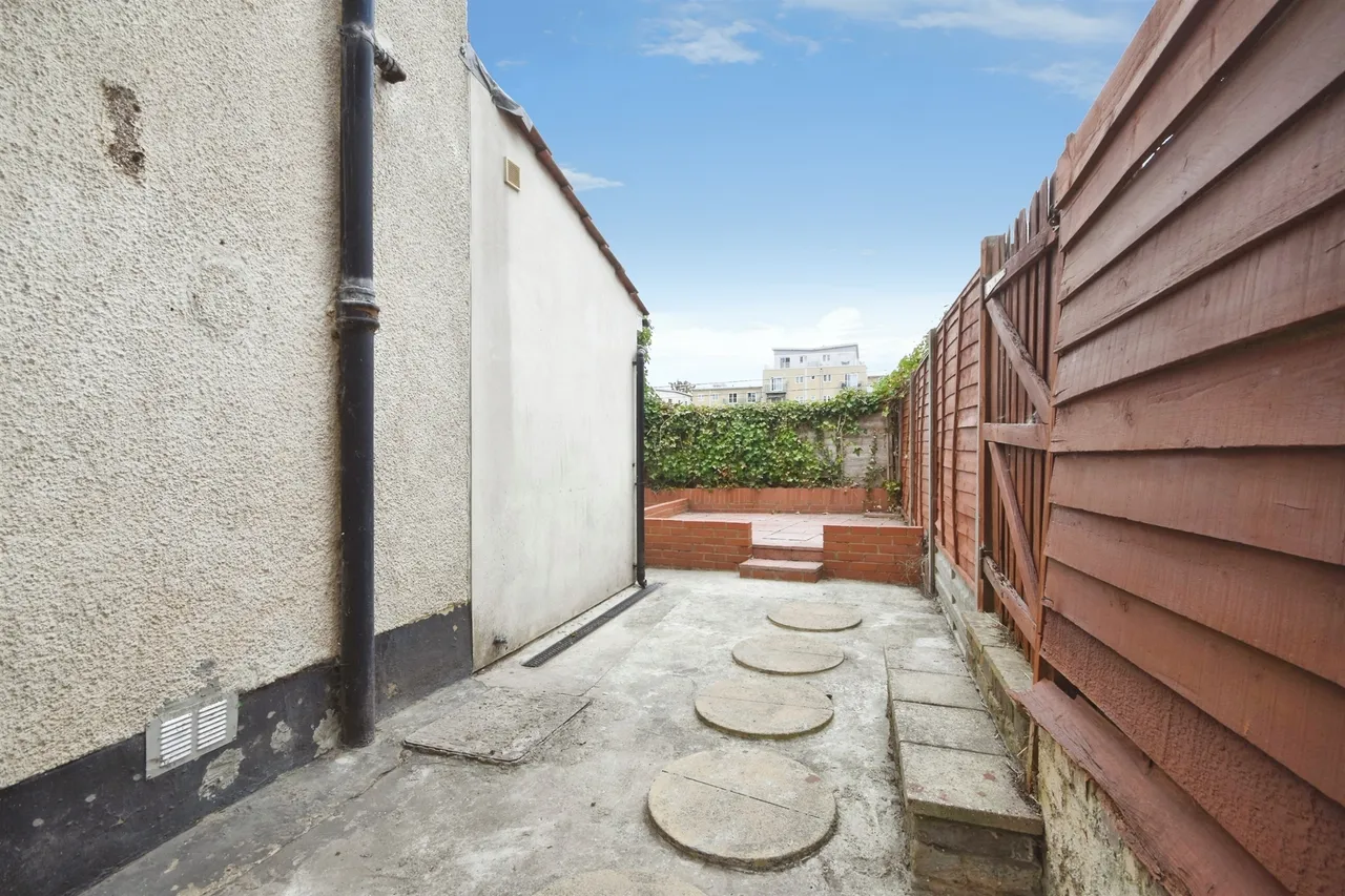 Victoria Road, Warley, Brentwood, photo 6