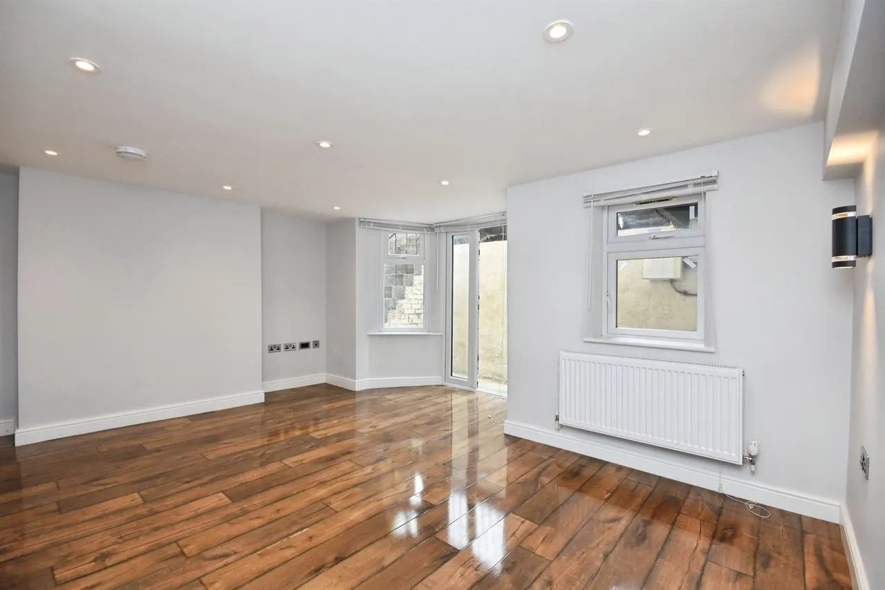 Victoria Road, Warley, Brentwood, photo 5