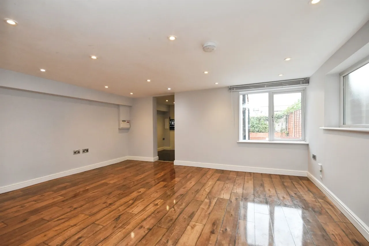 Victoria Road, Warley, Brentwood, photo 7