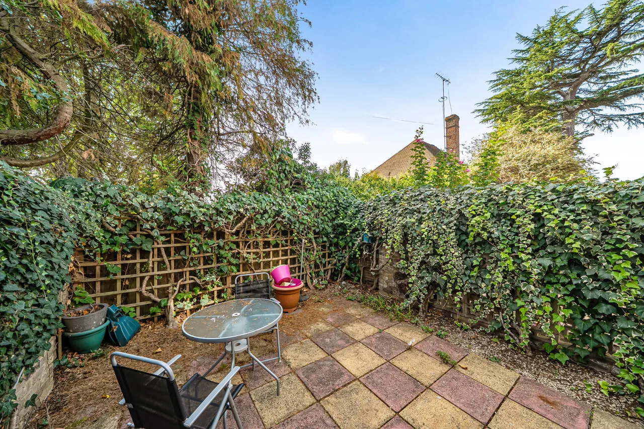 Chesham Court, Northwood, HA6, photo 13