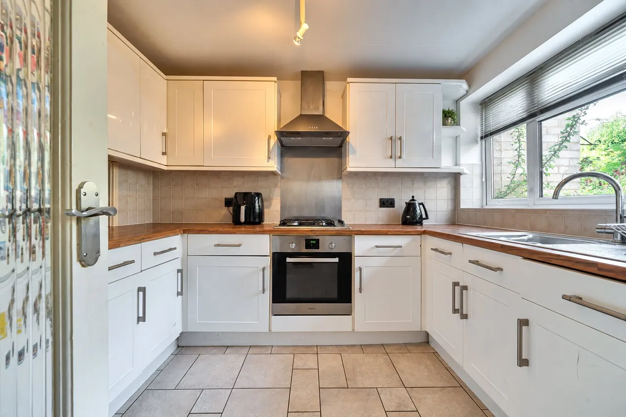 Chesham Court, Northwood, HA6, photo 5