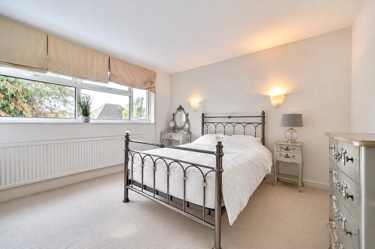 Chesham Court, Northwood, HA6, photo 8